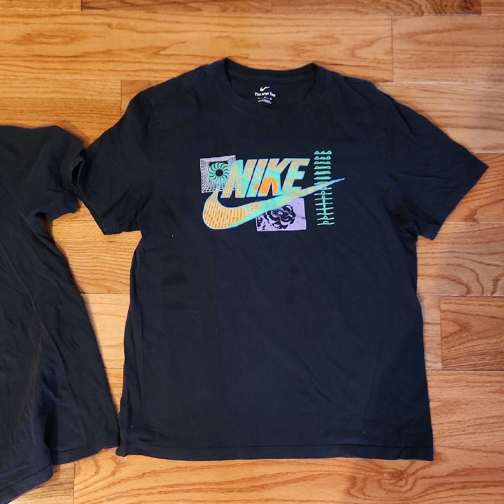 Nike Graphic Tee Bundle - Picture 5 of 5